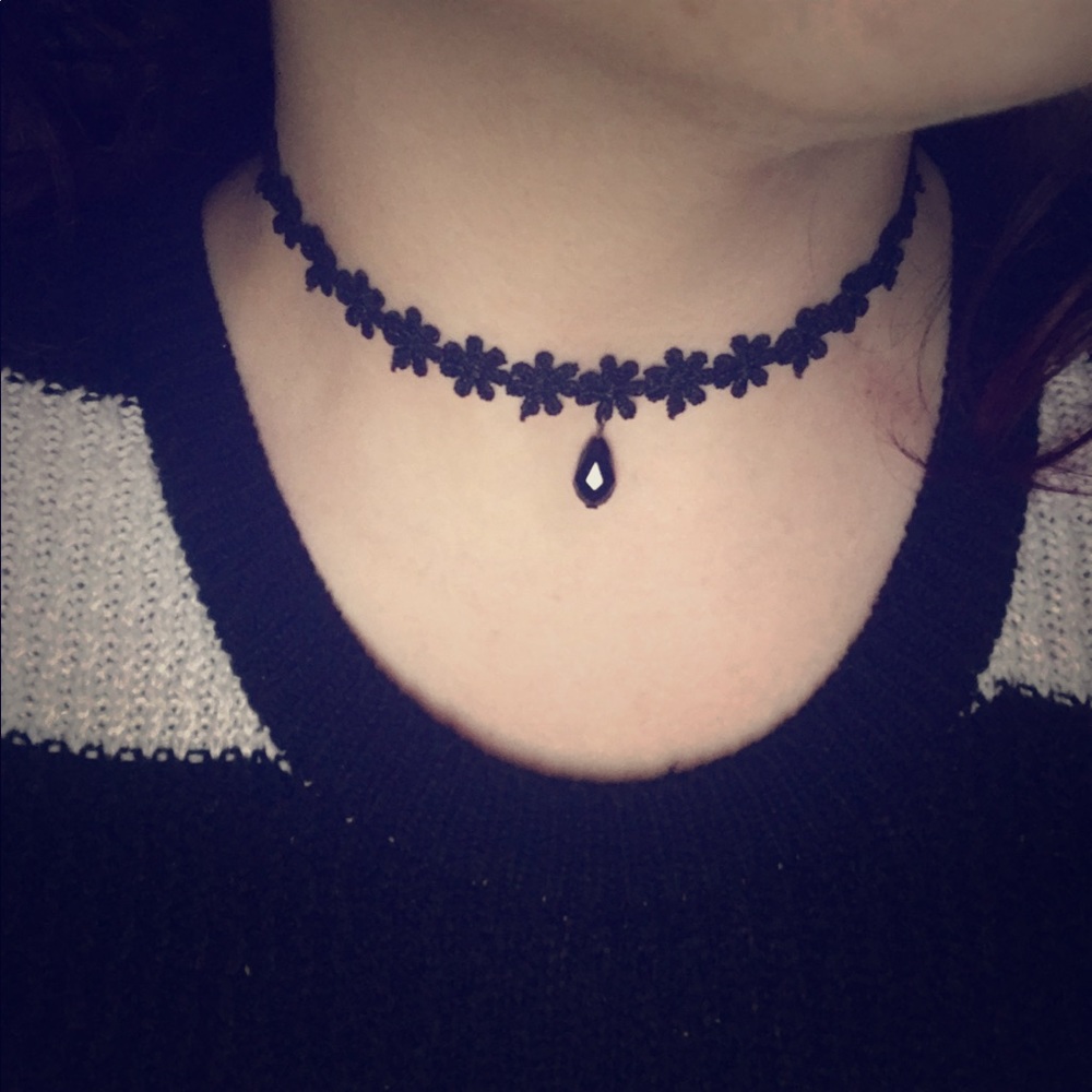 Flower choker